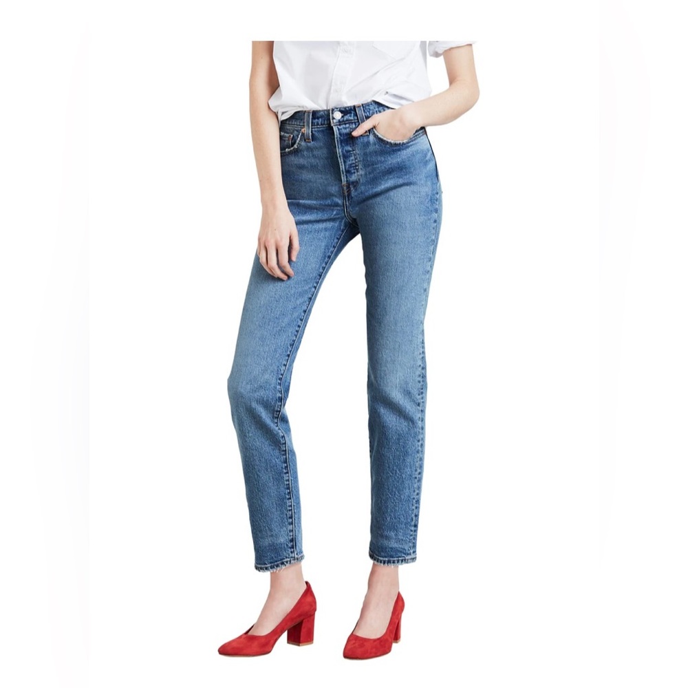 Levi’s wedgie, size 25, in these dreams